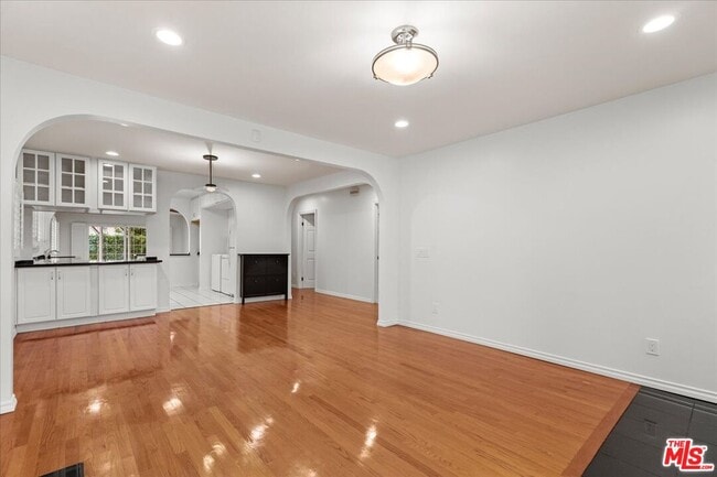 Building Photo - 2126 Selby Ave