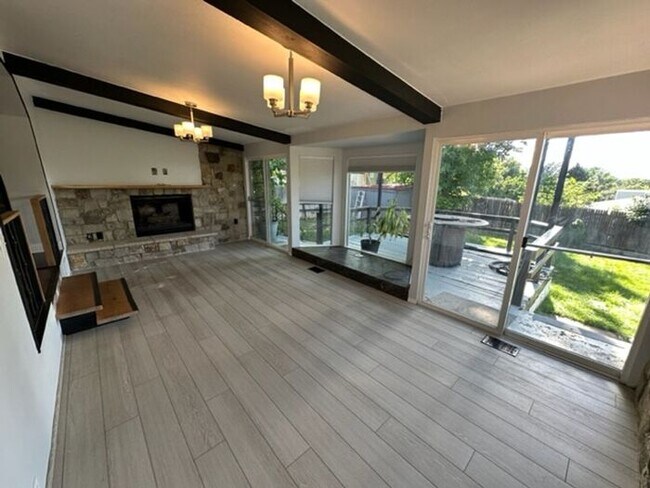 Building Photo - 4BR SFR w/Garage, Updated Kitchen - Deck & Yard in Englewood