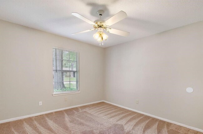 Building Photo - 2106 Rycroft Dr