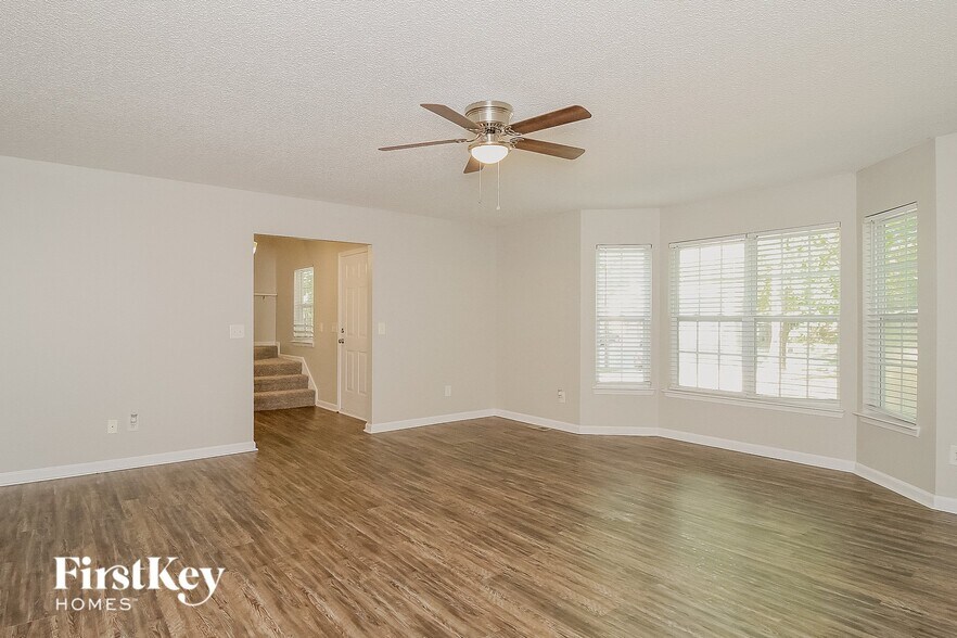 Building Photo - 944 Highland Glen Rd