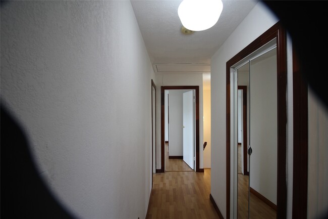 Building Photo - 458 Woodrail Dr