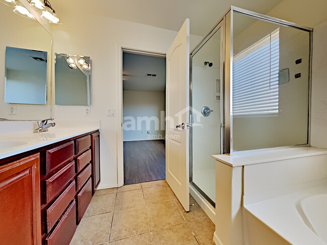 Building Photo - 4837 W Calle Don Alfonso