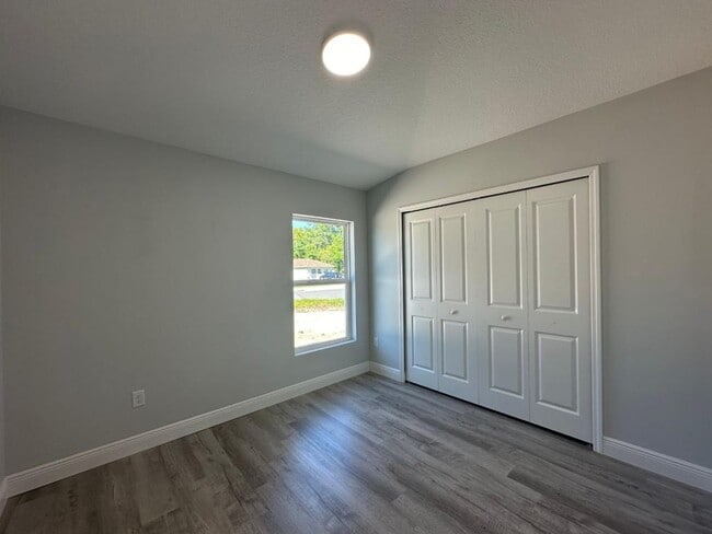 Building Photo - 5 Dogwood Ct