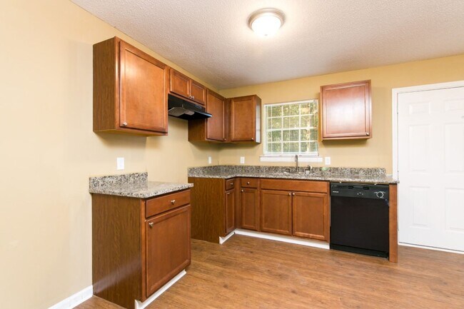 Building Photo - Massive Renovated 5BR/3BA Home with Baseme...