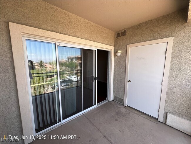 Building Photo - 2900 Sunridge Heights Pkwy
