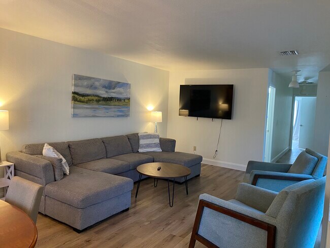 Building Photo - 1781 SE Linpark Ct