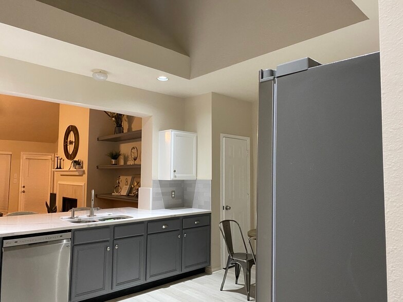 Kitchen skylight - 14243 Andrea Way Ln