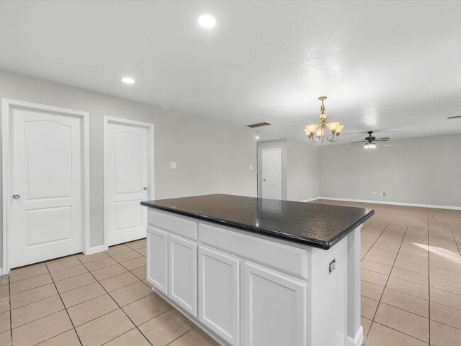 Building Photo - 6730 Crescent Creek Ln