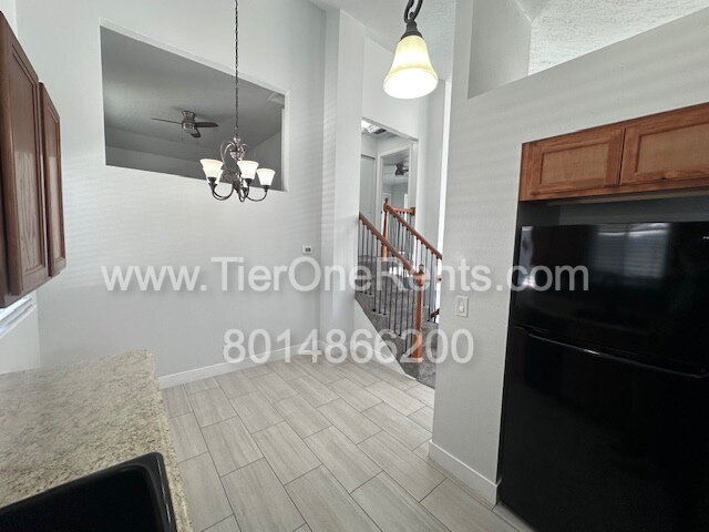 Building Photo - NO DEPOSIT option available for qualified ...