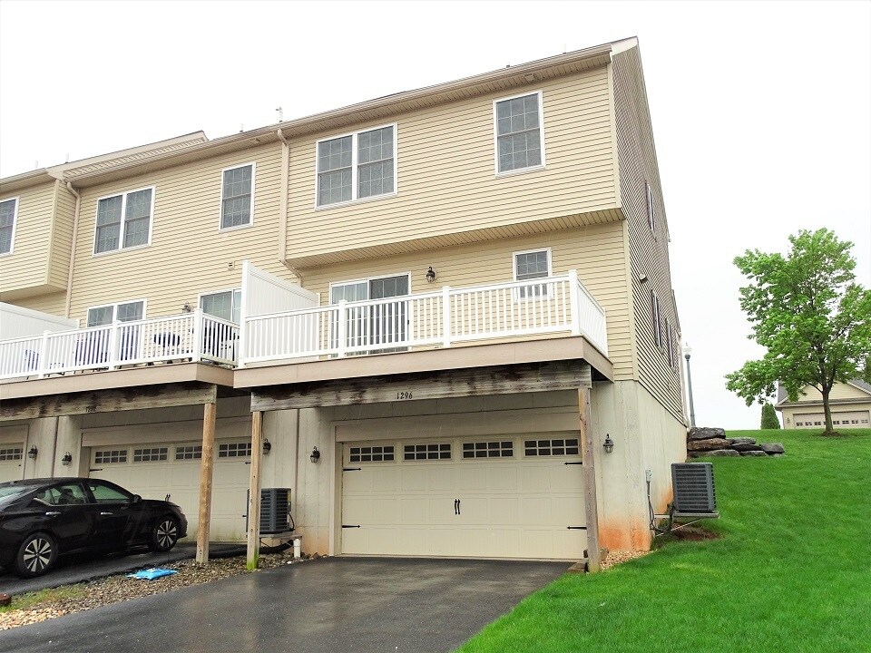 Building Photo - 1296 Overlook Rd