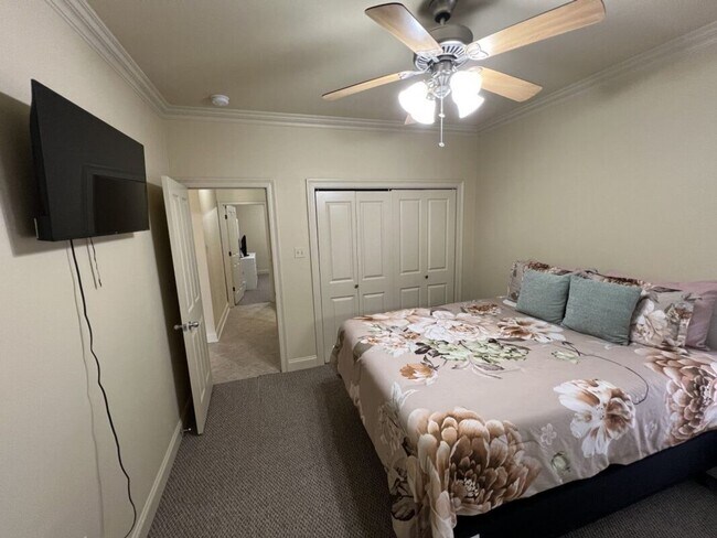 Building Photo - Beautifully Furnished 4-Bedroom Home in Zachary's Audubon Lakes!