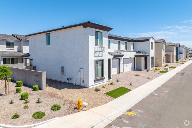 Building Photo - Bella Encanta