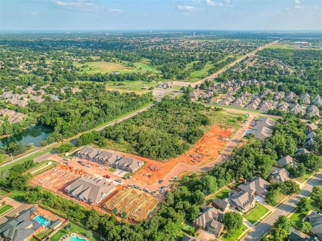 Building Photo - 924 Kyle Dr