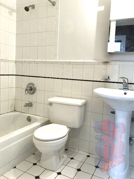 Building Photo - 234 Mott St