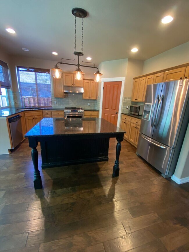 Building Photo - NE House Pet Friendly, 4 Bdrm, 2.5 Bath, Bonus Room, Office, Gas Heat/fireplace, A/C