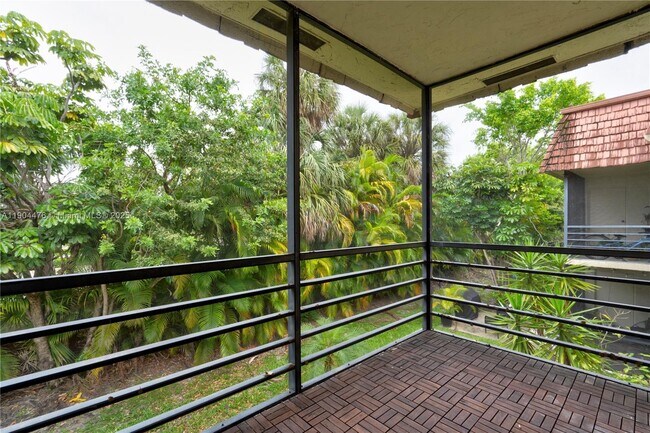 Building Photo - 136 S Cypress Rd