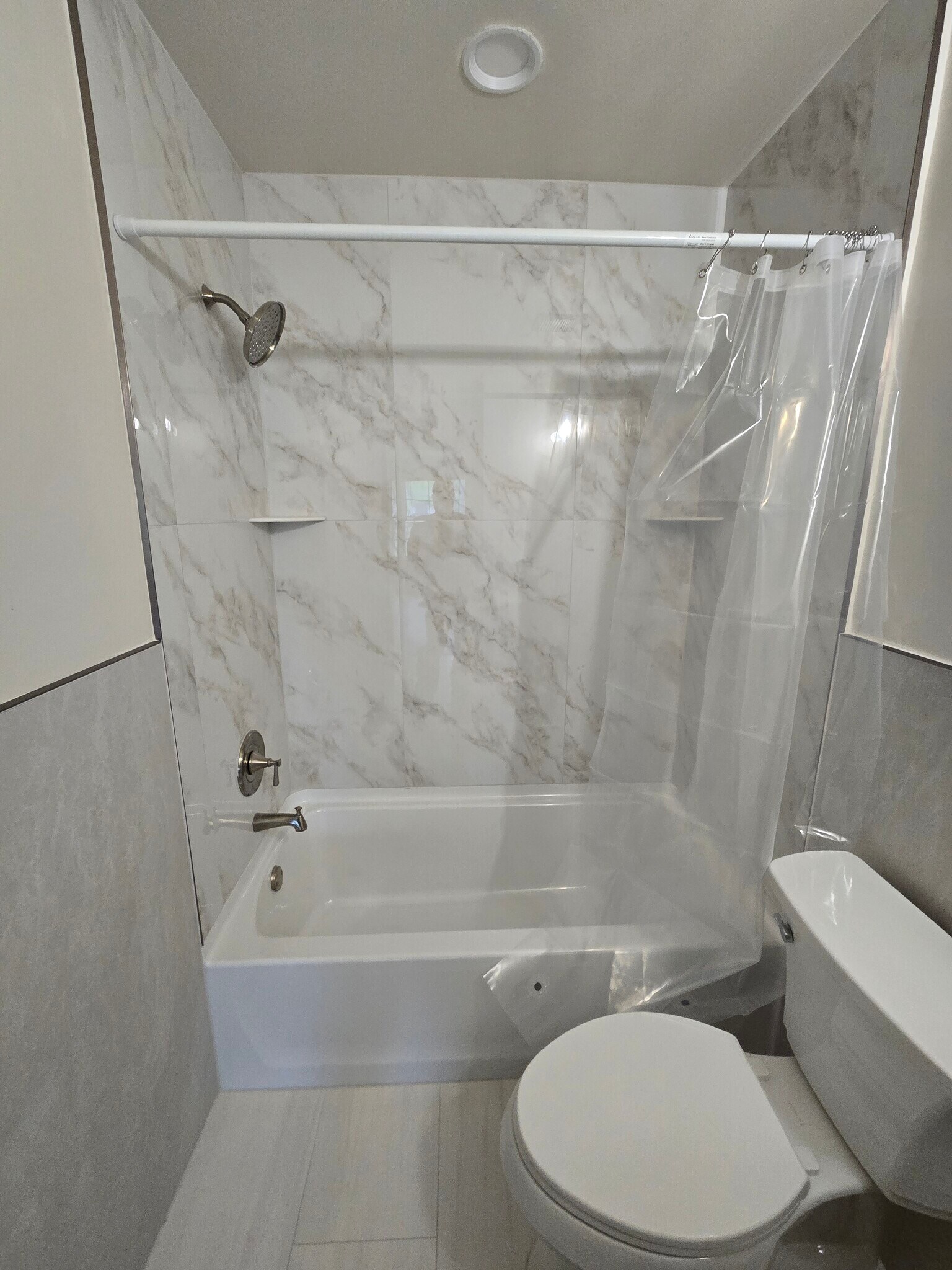 Building Photo - 6 Canterbury Ct