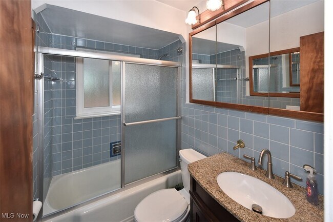 Building Photo - 21775 Hillsdale Ave