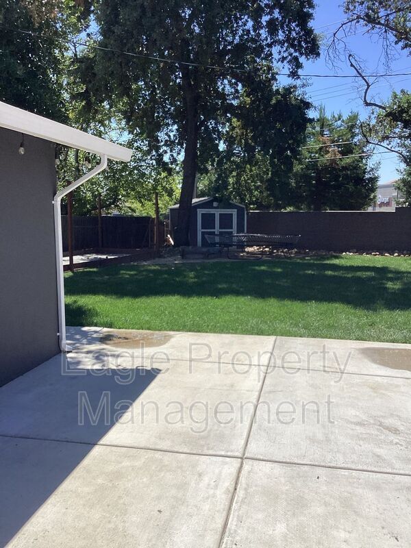 Building Photo - 1336 School St