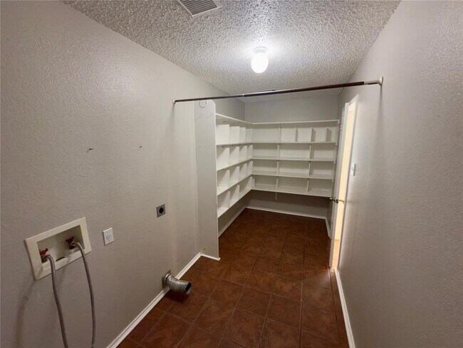 Building Photo - 3640 Bass Loop