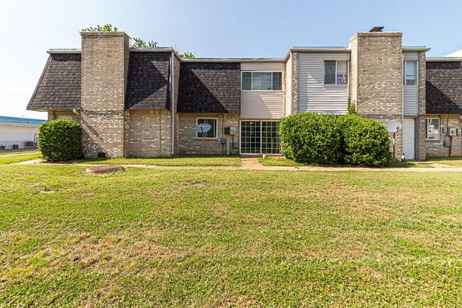 Building Photo - Renovated Condo in Norman!