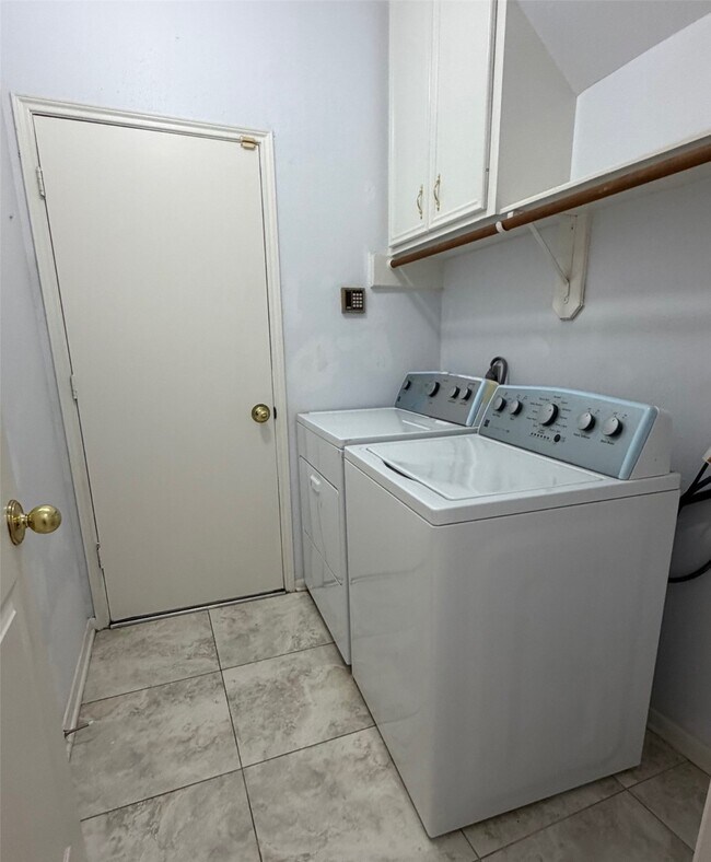 Building Photo - 2226 Mill Creek Dr