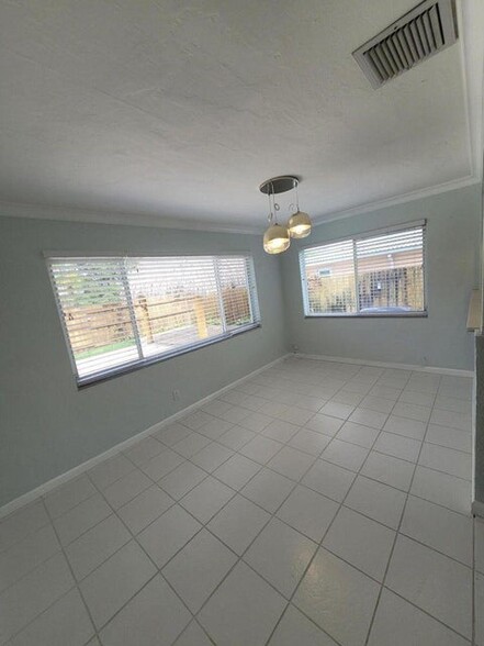 Building Photo - 455 NE 29th St