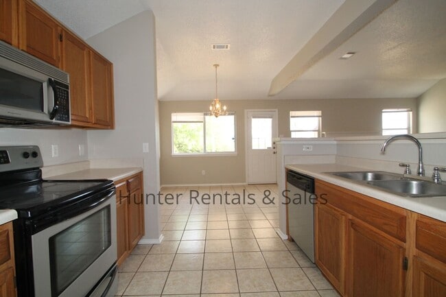 Building Photo - Exceptional!