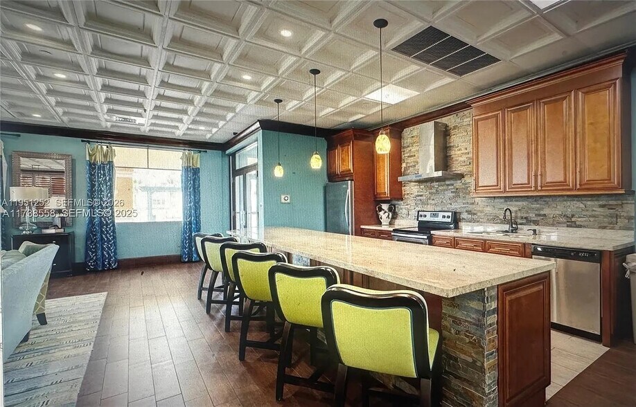 Building Photo - 3020 NE 32nd Ave