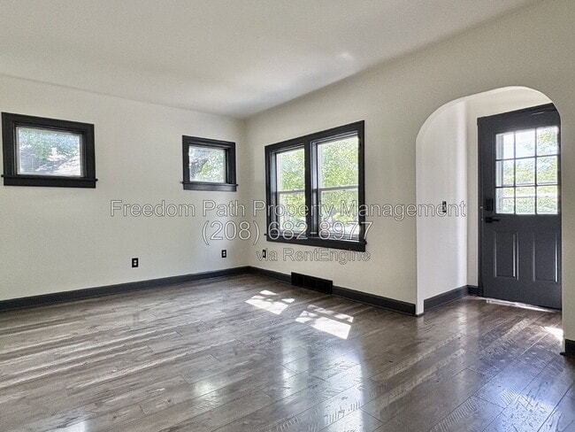 Building Photo - 912 N C St