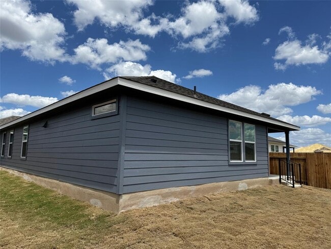 Building Photo - 340 Fossil Dr