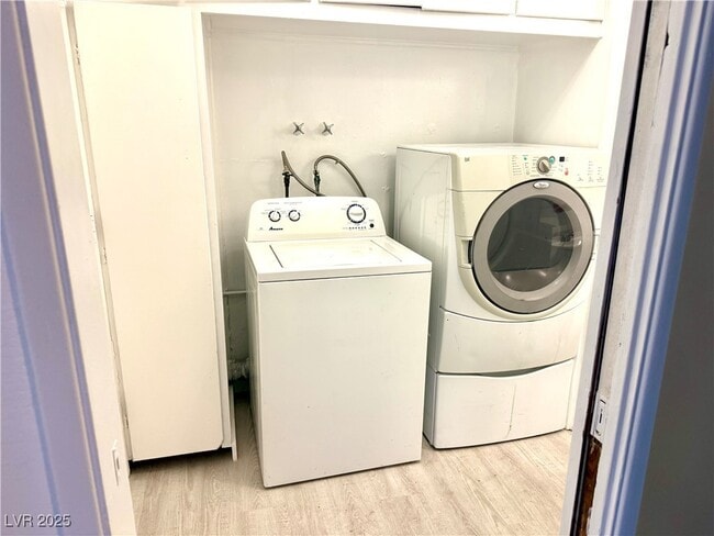 Building Photo - 1425 Bracken Ave