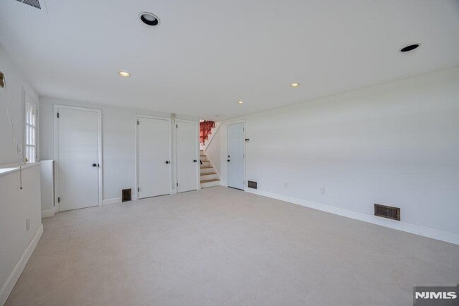 Building Photo - 327 Webster Dr