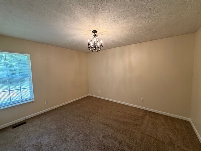 Building Photo - 406 Hazelwood Dr