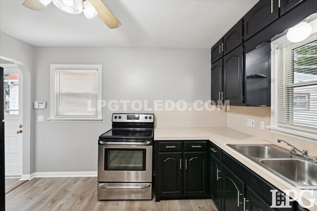 Building Photo - 3648 Watson Ave