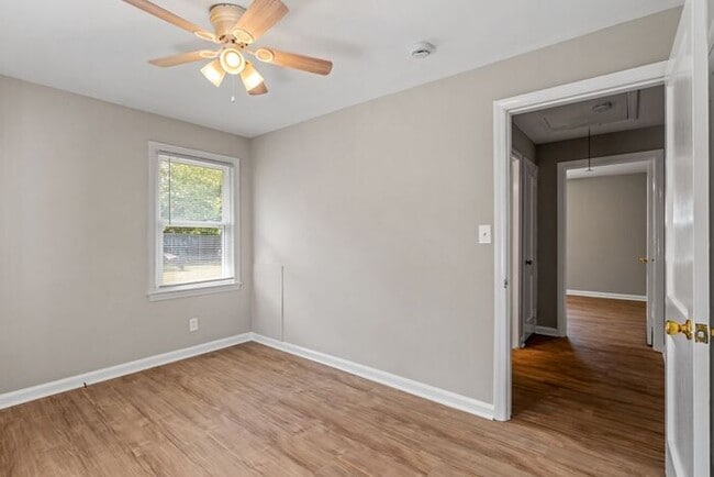 Building Photo - UNCG Area - Brick Duplex - Walk to Class!