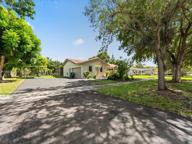 Building Photo - 17223 SW 87th Ave