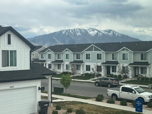 Building Photo - Charming Townhome in Provo, UT