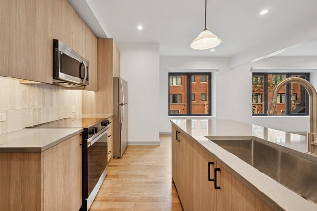 Building Photo - 1333 W Estes Ave