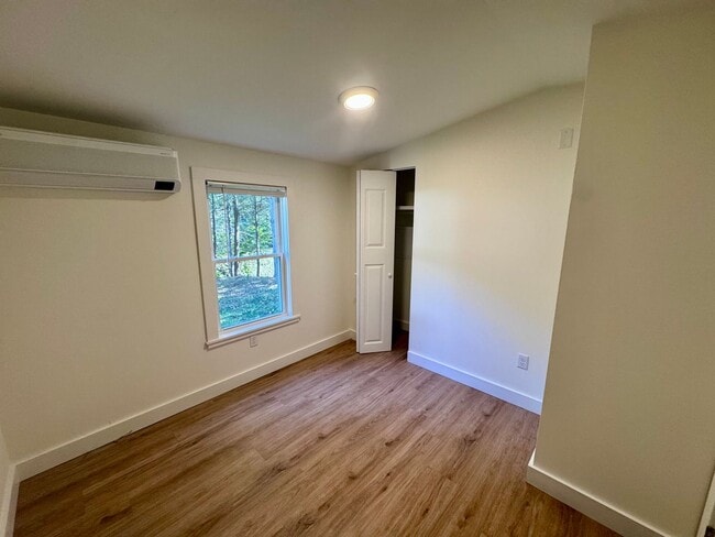 Building Photo - Renovated 2-bedroom Single Family in Dover...