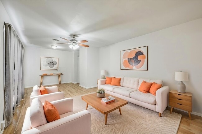 Building Photo - 1905 S Cooper St