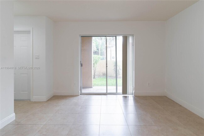 Building Photo - 875 Riverside Dr