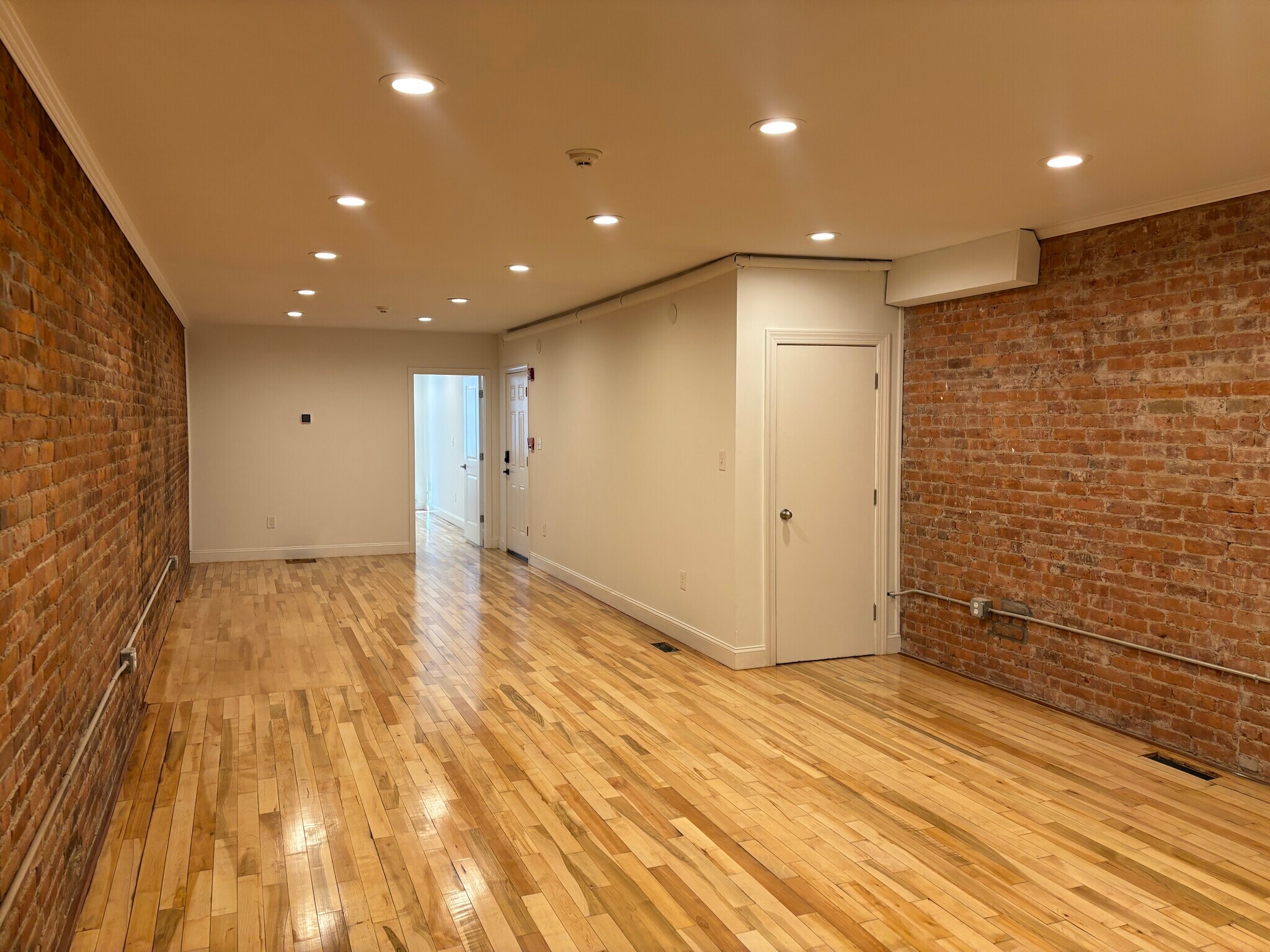 Building Photo - 265 Orange St