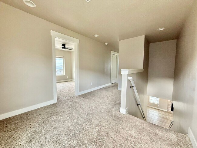 Building Photo - 673 W Beth Cir