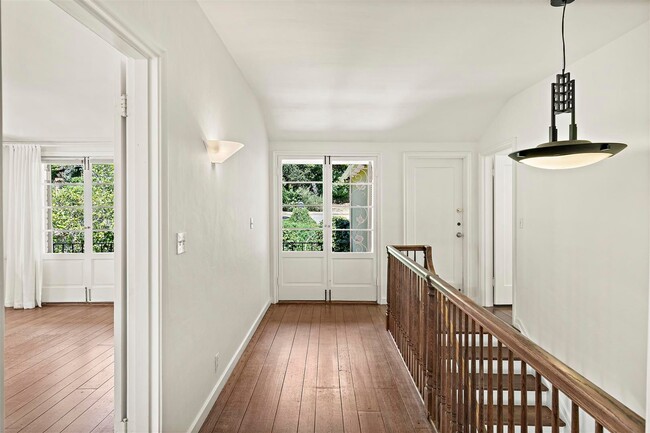 Building Photo - Large, Beautiful Upper Piedmont Home