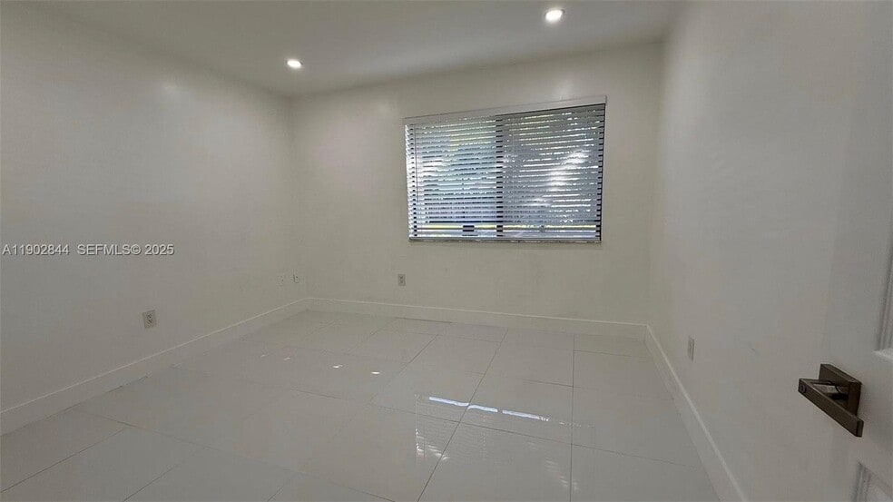 Building Photo - 17010 SW 93rd Ave