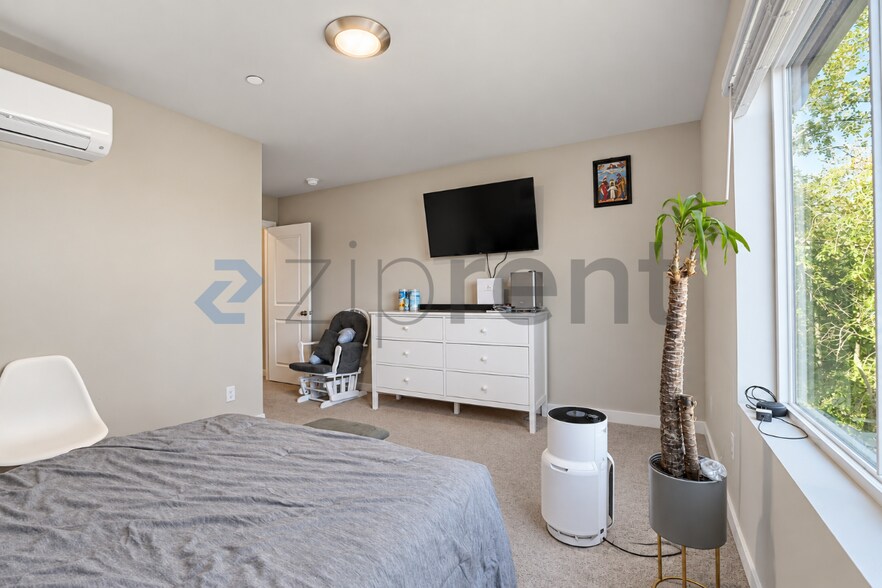 Building Photo - Unit G