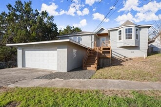 Building Photo - 402 Twin Elm Dr