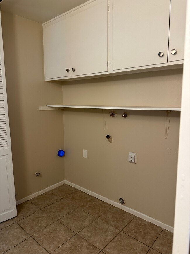 Building Photo - 1393 Scotch Cir