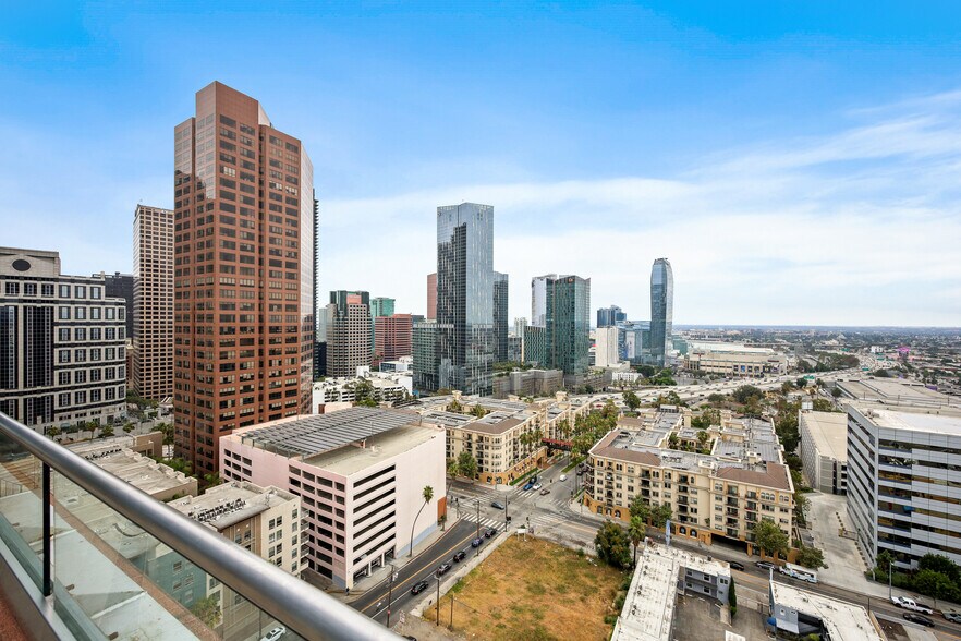 Building Photo - 1100 Wilshire Blvd